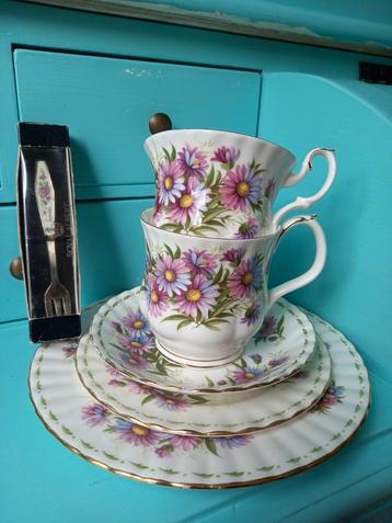 Royal Albert flower of the month September set beschikbaar voor biedingen