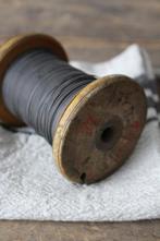 Oude houten klos met ijzer garen Nr.2 *Pronck & Praal*, Antiek en Kunst, Curiosa en Brocante, Ophalen of Verzenden