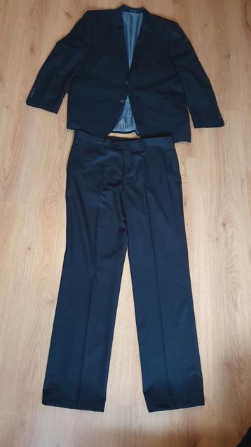 Donkerblauw herenpak  beschikbaar voor biedingen