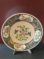 Chinese Famille Rose stijl bord met vlinders en bloemen, Antiek en Kunst, Antiek | Wandborden en Tegels, Ophalen of Verzenden