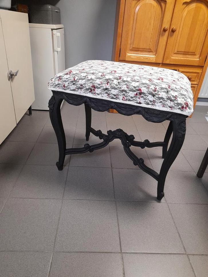 Robuste barok poef hocker opnieuw gestoffeerd, Huis en Inrichting, Banken | Voetenbanken en Poefen, Zo goed als nieuw, Rechthoekig