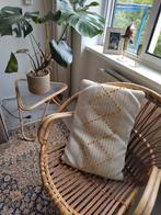 Rotan, vintage sidetable en rotan stoel, Gebruikt, 50 tot 100 cm, Ophalen of Verzenden, 25 tot 50 cm