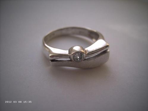 Een mooie Zilveren Ring met 1 Zirkonia steentje, Sieraden, Tassen en Uiterlijk, Antieke sieraden, Ring, Zilver, Verzenden