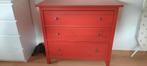 Rode ladekast Hemnes, Huis en Inrichting, Ophalen, 100 tot 150 cm, Zo goed als nieuw, Met lade(s)