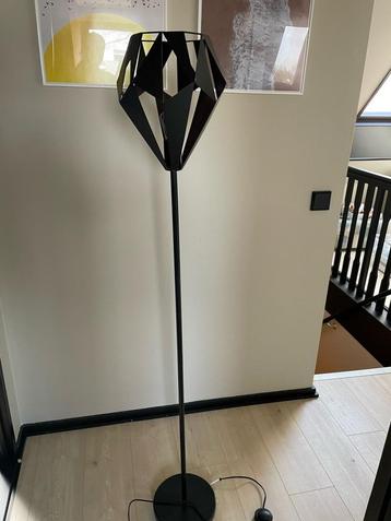 Staande lamp beschikbaar voor biedingen