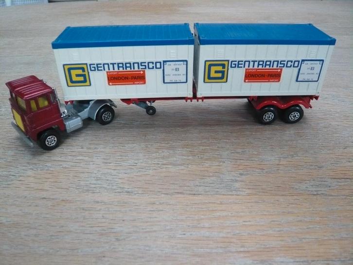 Mooie Vrachtauto Met Oplegger en 2 Containers., Hobby en Vrije tijd, Modelauto's | 1:43, Zo goed als nieuw, Bus of Vrachtwagen