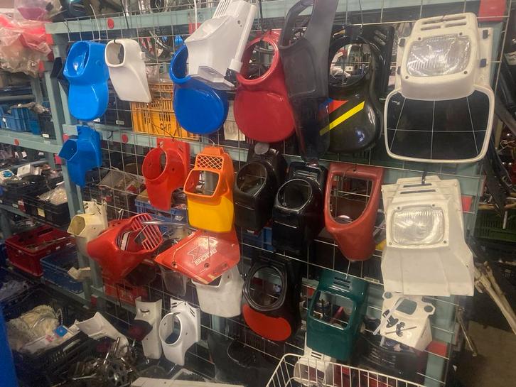 Partij koplampspoilers,blokspoilers,spatborden, Fietsen en Brommers, Brommers | Toebehoren, Gebruikt, Ophalen