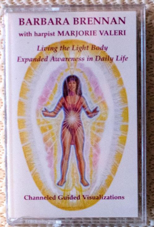Barbara Brennan Living the Light Body cassette, Boeken, Esoterie en Spiritualiteit, Zo goed als nieuw, Overige typen, Tarot of Kaarten leggen