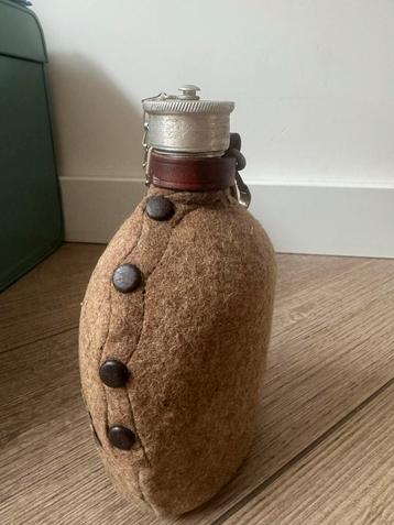 Vintage Veldflessen Set beschikbaar voor biedingen