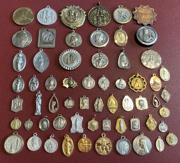 61 medailles Katholiek Religieus beschikbaar voor biedingen