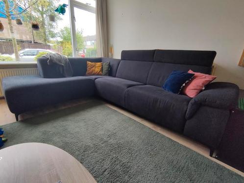 Zeer nette antraciet grijze hoekbank met hoofdsteunen, Huis en Inrichting, Banken | Complete zithoeken, Zo goed als nieuw, Stof