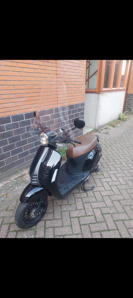 Senzo Grace 4 takt snor, Fietsen en Brommers, Snorfietsen en Snorscooters, Zo goed als nieuw, Overige merken, Benzine, Ophalen