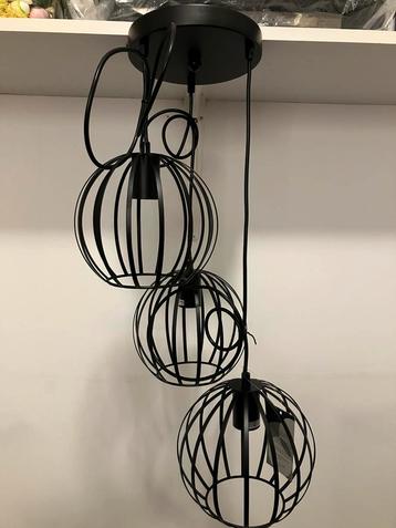 Lamp nieuw in doos beschikbaar voor biedingen