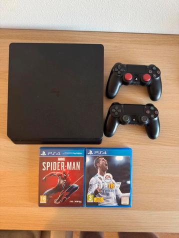 Playstation 4 + 2 controlers en videospellen beschikbaar voor biedingen