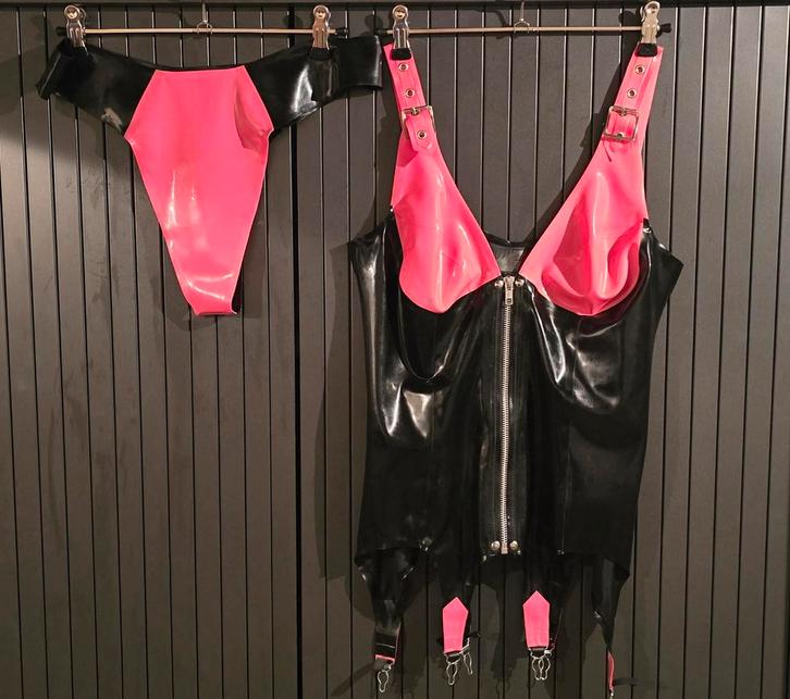 Westward Bound Latex Set - Torselet & String, Kleding | Dames, Ondergoed en Lingerie, Setje, Zwart, Verzenden