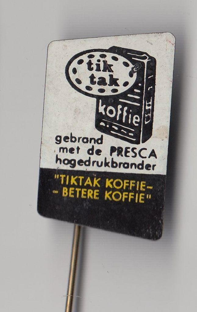 TikTak Koffie Betere koffie speldje, Verzamelen, Speldjes, Pins en Buttons, Gebruikt, Speldje of Pin, Overige onderwerpen, Ophalen of Verzenden