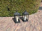 Twee grote houten lantaarns – zwart – 70 cm hoog, Tuin en Terras, Buitenverlichting, Ophalen, Zonne-energie, Wandlamp, Zo goed als nieuw
