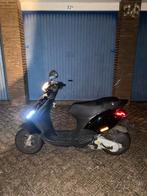 Zwarte piaggo zip 2017, Fietsen en Brommers, Scooters | Piaggio, Ophalen, Zo goed als nieuw, Benzine, Zip