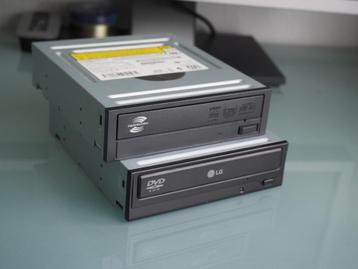 2x vintage interne DVD/CD brander/speler  beschikbaar voor biedingen