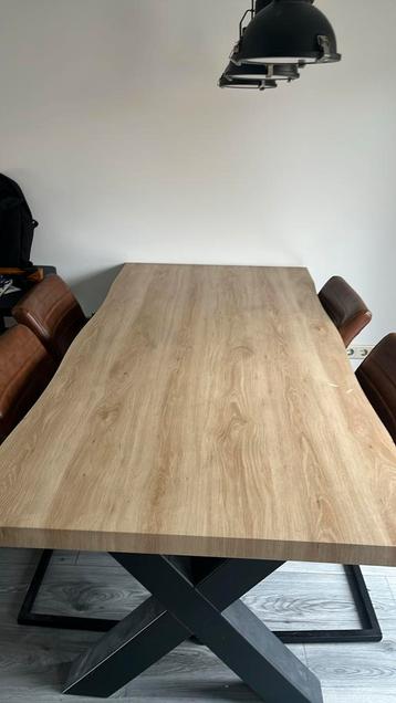Eet tafel met vier stoelen gebruikt ( moet weg )  beschikbaar voor biedingen