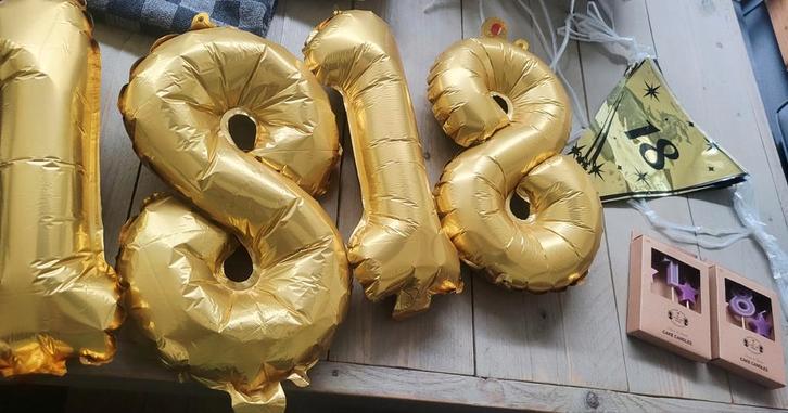 Slinger- ballon- kaars 18 jaar/ hoera geslaagd vlag-pompom, Hobby en Vrije tijd, Feestartikelen, Zo goed als nieuw, Versiering