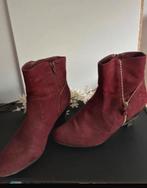 Suedine enkellaarzen maat 41, Ophalen of Verzenden, Zo goed als nieuw, Rood, Lage of Enkellaarzen