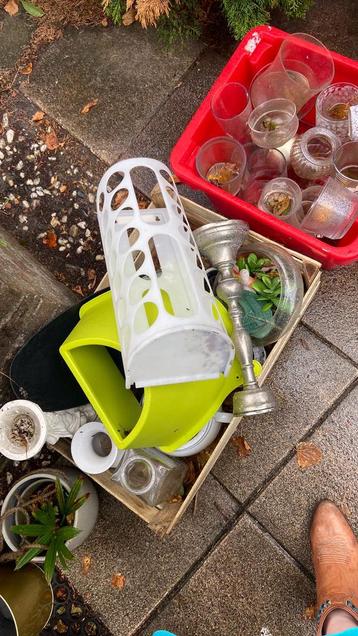 Vazen glaswerk plantenbakken rommelmarkt gratis op te halen  beschikbaar voor biedingen