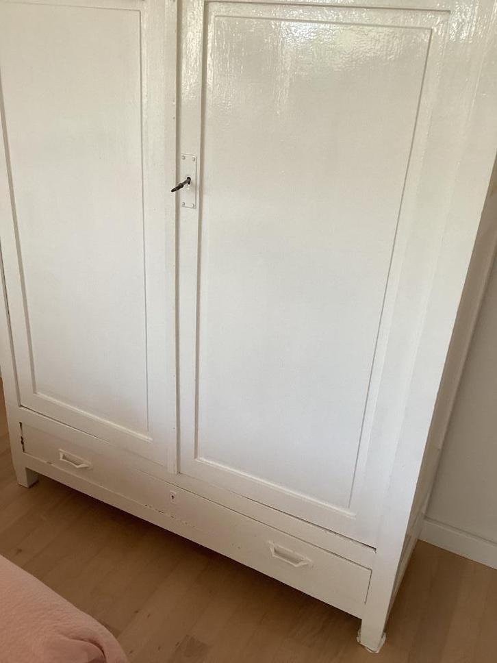 Schattige oude kleerkast, Antiek en Kunst, Curiosa en Brocante, Ophalen