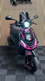 Piaggio Zip  |  Black & Pink Edition   | 4000KM, Fietsen en Brommers, Scooters | Piaggio, Maximaal 45 km/u, Zip, Ophalen of Verzenden