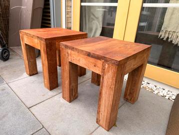 Set van 2 Eikenhouten Bijzettafels 40x40x40 beschikbaar voor biedingen