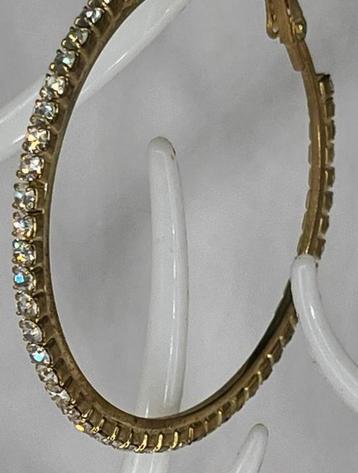 GOUDKLEURIGE NETTE OORRINGEN VOORZIEN VAN STRASS STEENTJES beschikbaar voor biedingen