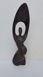 abstract houtsnijwerk van knielende vrouw - 34 cm, Ophalen of Verzenden