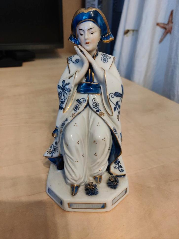 Vintage Porseleinen Beeldje Oosterse Dame, Antiek en Kunst, Kunst | Beelden en Houtsnijwerken, Ophalen of Verzenden