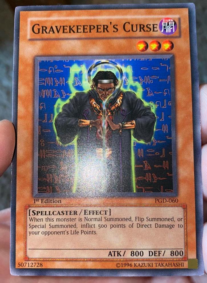 Yu-Gi-Oh! Gravekeeper’s Curse PGD 1st Edition !, Hobby en Vrije tijd, Verzamelkaartspellen | Yu-gi-Oh!, Zo goed als nieuw, Losse kaart