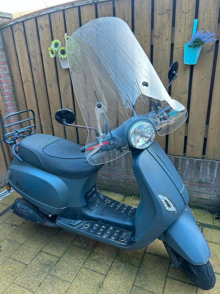 Riva agm vx50 scooter, Fietsen en Brommers, Snorfietsen en Snorscooters, Overige merken, Benzine, Ophalen of Verzenden
