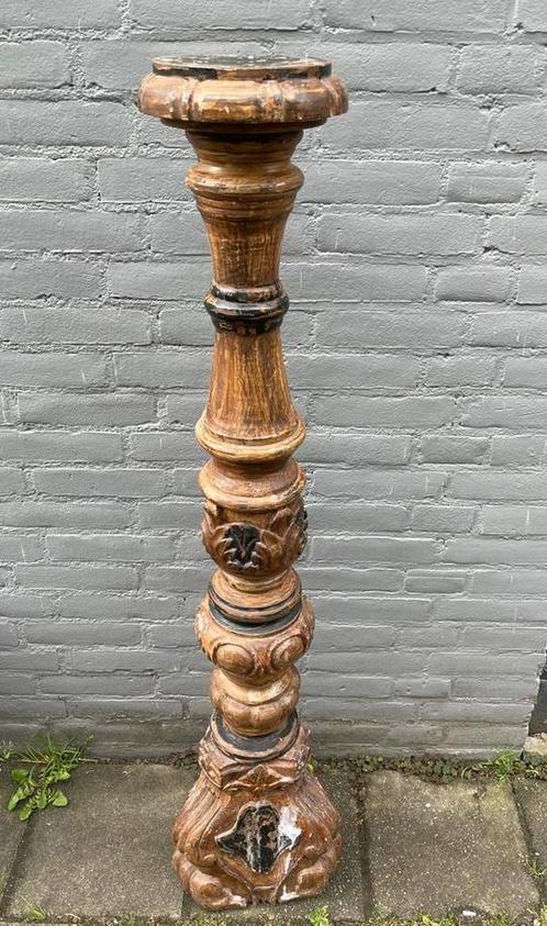 Antieke houten vloerkandelaat houtsnijwerk kandeaar groot, Antiek en Kunst, Antiek | Religie, Ophalen