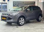 Ford Kuga 1.6 Titanium 4WD|AUTO|CAMERA|OPENDAK|LEER|TREKHAAK, Auto's, Ford, Gebruikt, Zwart, 4 cilinders, Leder