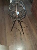 Globe Lamp met Driepoot, Huis en Inrichting, Lampen | Vloerlampen, Gebruikt, Ophalen of Verzenden, Minder dan 100 cm, Metaal