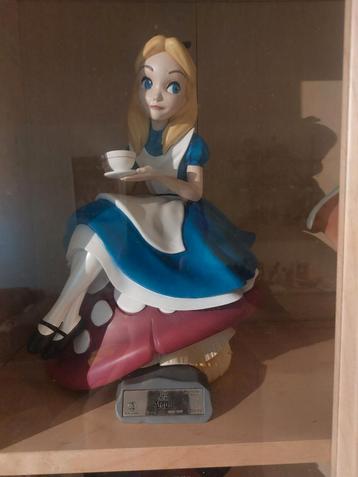 Alice in wonderland beeld 