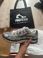 Nike P-6000 Metallic Silver CN0149-001 Maat EU44, Kleding | Heren, Overige kleuren, Nike, Nieuw, Sneakers of Gympen
