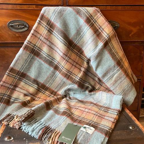 Engels wollen Bronte by Moon plaid Bramble Willow, Huis en Inrichting, Woonaccessoires | Plaids en Woondekens, Nieuw, Ophalen of Verzenden