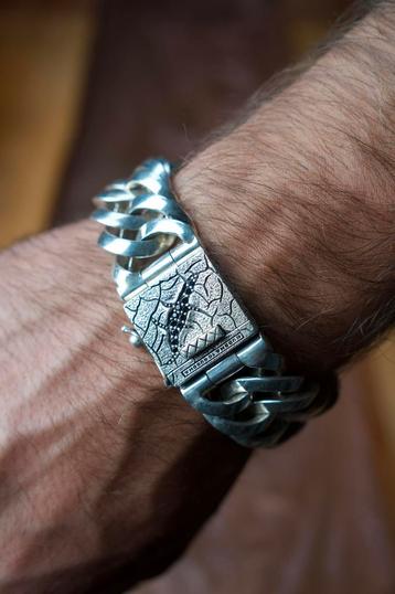 Limited Edition Budha To Budha Armband beschikbaar voor biedingen