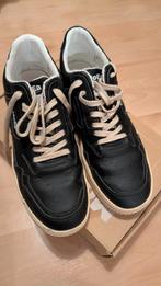 MoEa Sneakers Zwart/Creme - Zo goed als nieuw!, Ophalen of Verzenden, Zo goed als nieuw, Zwart