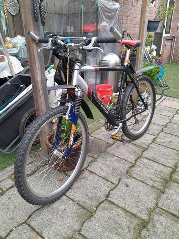 zeer nette mountainbike beschikbaar voor biedingen