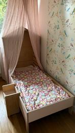Robuust houten kinderbed met roze linoleum, Ophalen, 140 tot 160 cm, 70 tot 85 cm, Lattenbodem