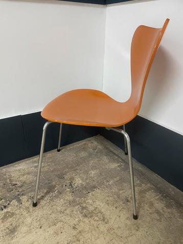 1976 Fritz Hansen - vlinderstoel  Arne Jacobsen stoel oranje beschikbaar voor biedingen