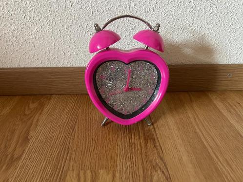 Leuke roze hartvormige wekker (werkt goed) Analoog, Witgoed en Apparatuur, Wekkers, Zo goed als nieuw, Analoog, Ophalen of Verzenden