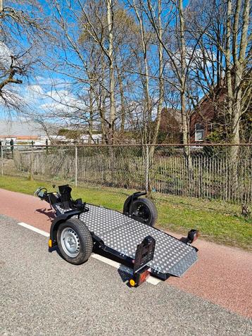 Lorries zakbare motor aanhanger  beschikbaar voor biedingen