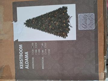 Complete kerstboom. beschikbaar voor biedingen
