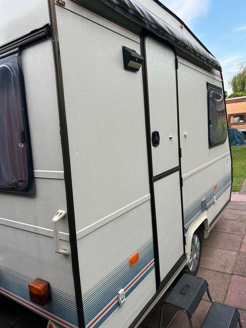 Mooie kleine Adria Prima 1994, Caravans en Kamperen, Caravans, Particulier, 500 - 750 kg, Adria, Koelkast, Ophalen